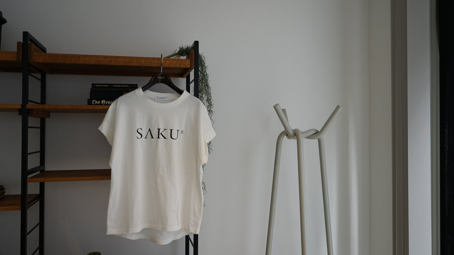 ロゴTシャツ