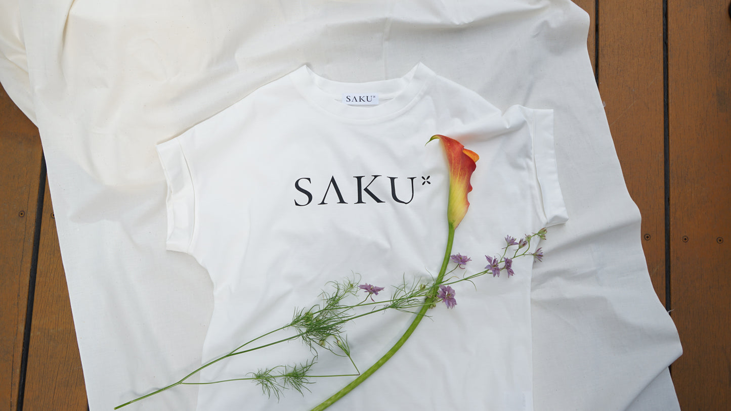ロゴTシャツ